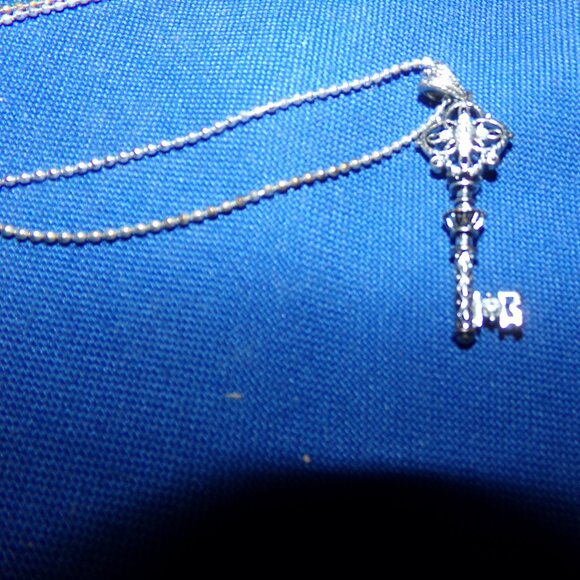 Vintage Skeleton Key to My Heart Happiness Austrian Crystal Pendant Necklace - Picture 3 of 7